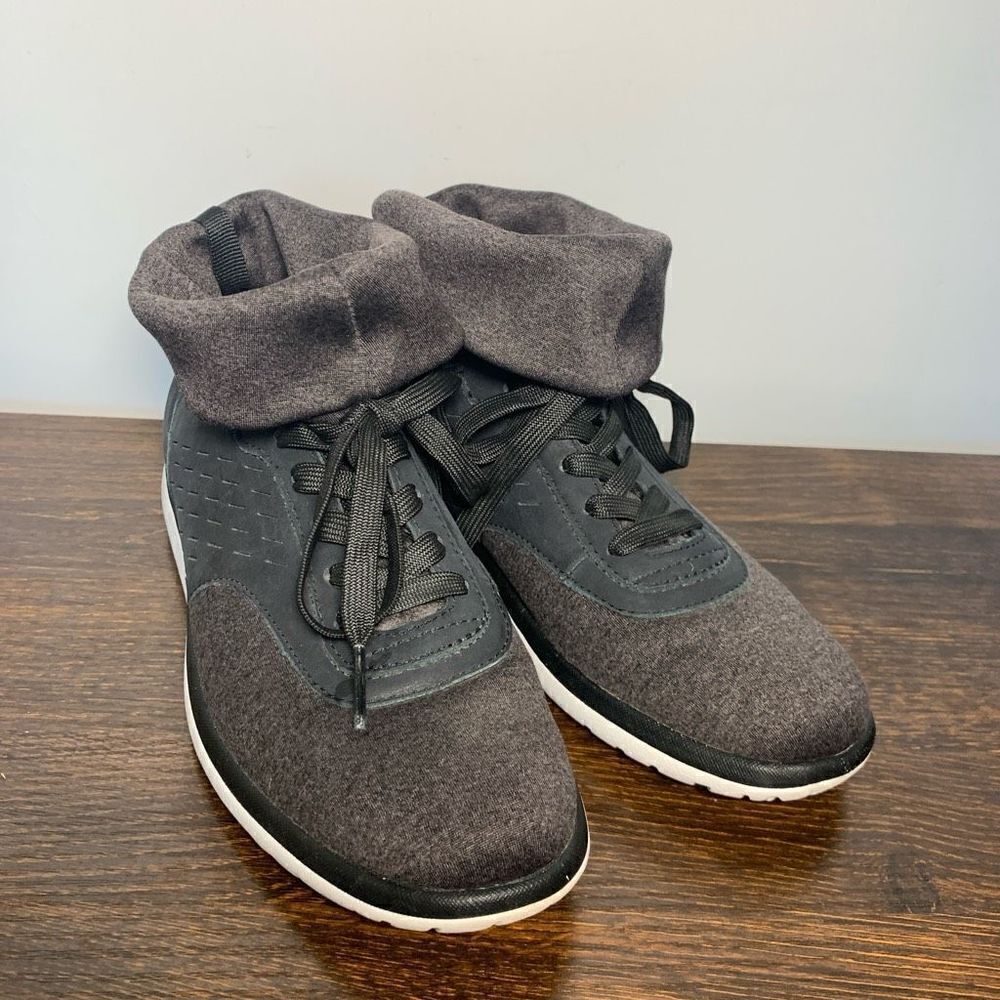 UGG Women's S/N 1017012 Islay Knit Lace-Up Sneakers Gray Size 6